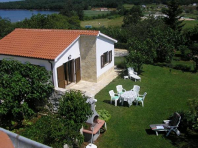 Freistehender Bungalow Perla mit Garten und Grill